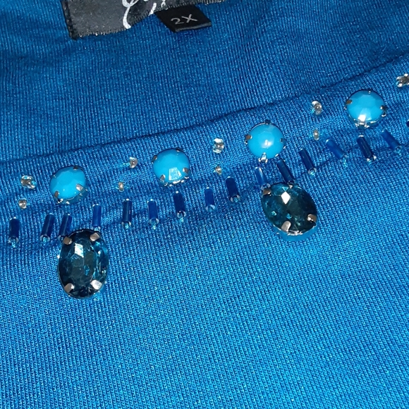 Plus size turquoise beaded blouse - Picture 6 of 7